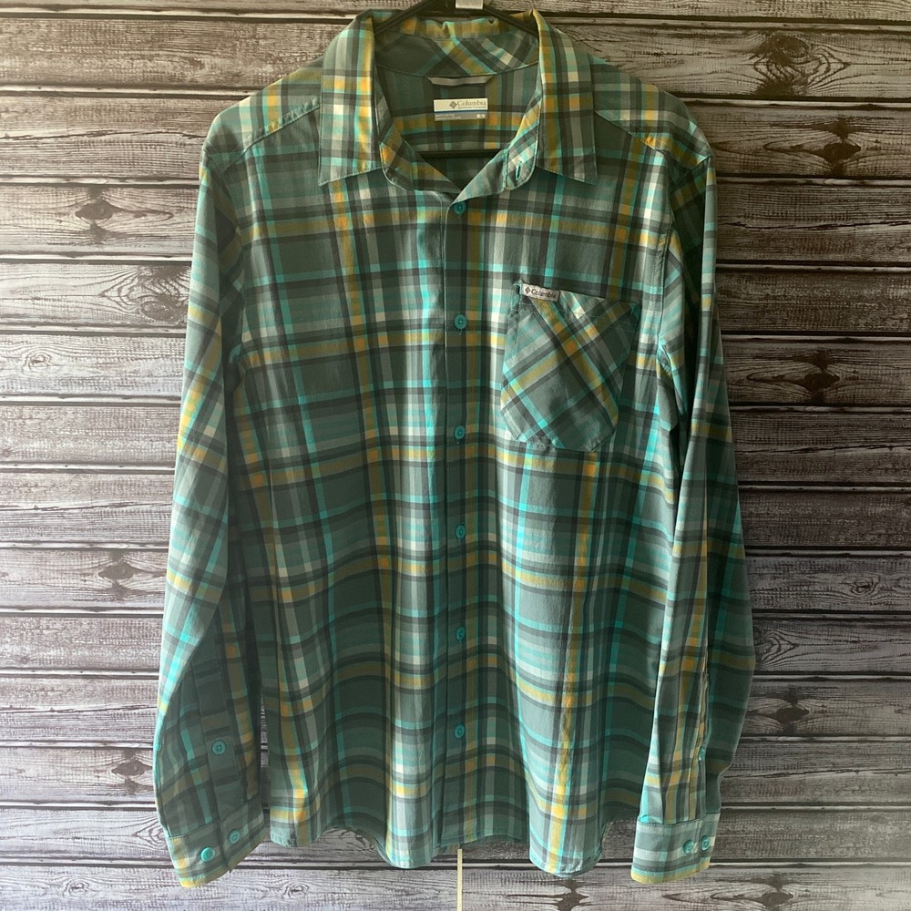 Columbia Men's Long-Sleeved Button-Down Shirt Size M Plaid Logo